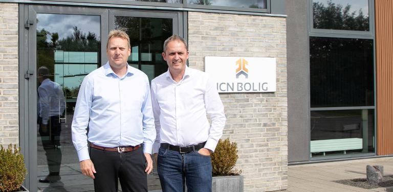 Flemming Rasmussen sammen med JCN Boligs nye CFO.